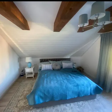 Hamptons Villa *
